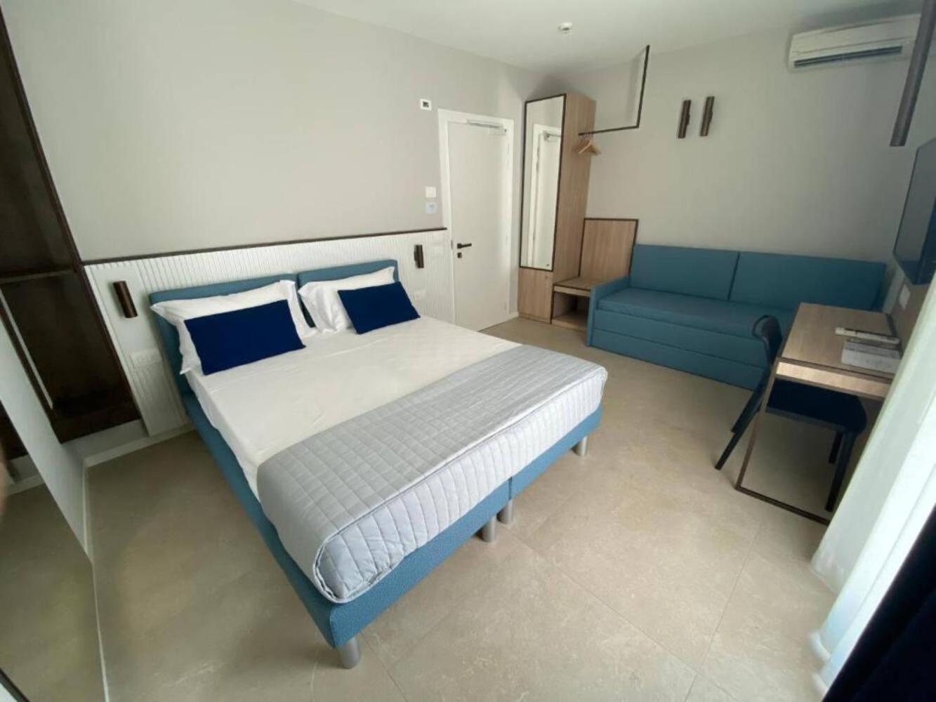 Petit Hotel Caorle Bagian luar foto